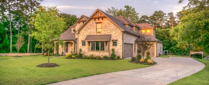 Daylight Break-Ins: The Surprising Risk & How Crimsafe Security Screens Can Prevent Them 5 Home